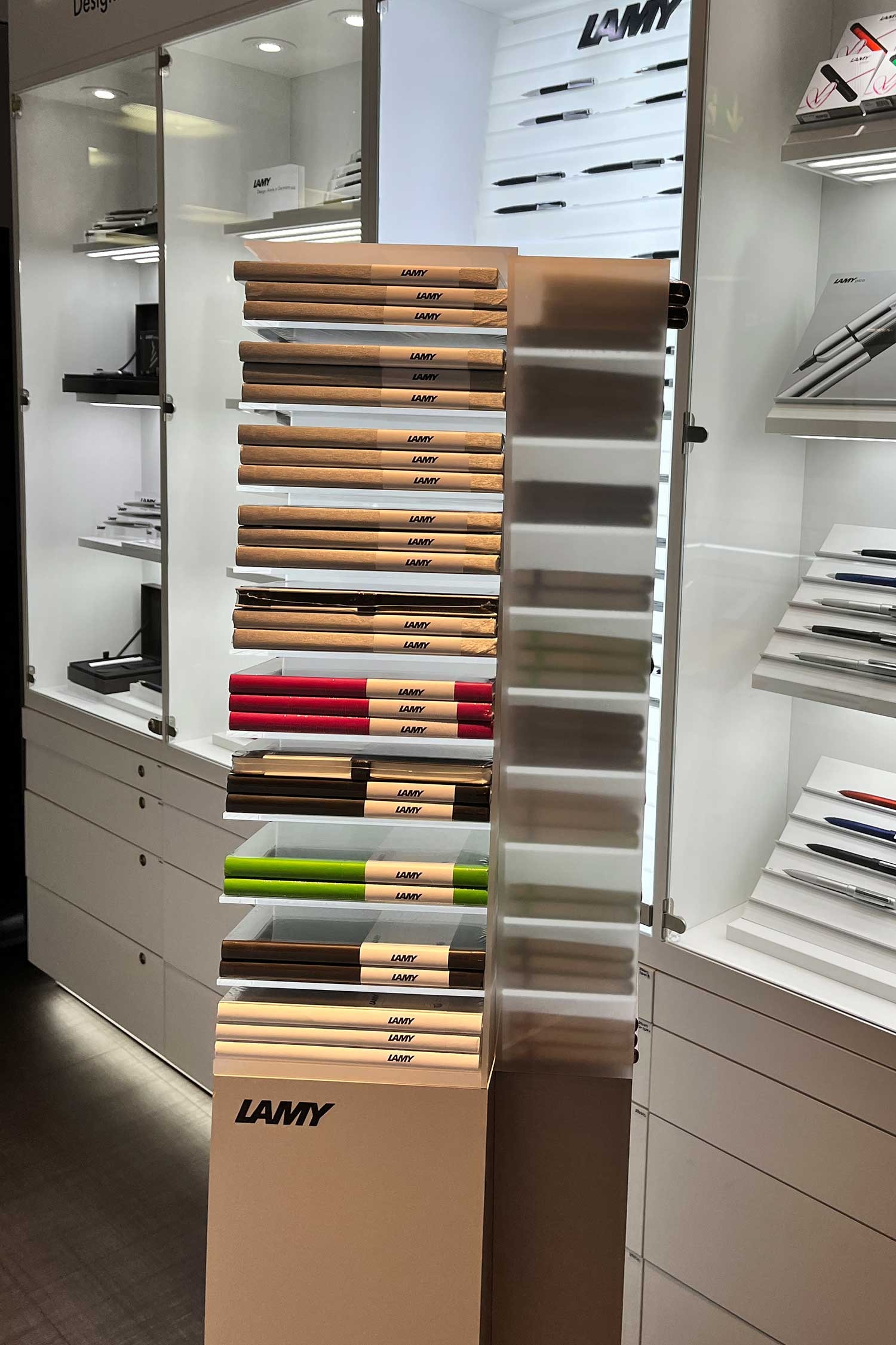 imgi_4_Bodendisplay-lamy-1